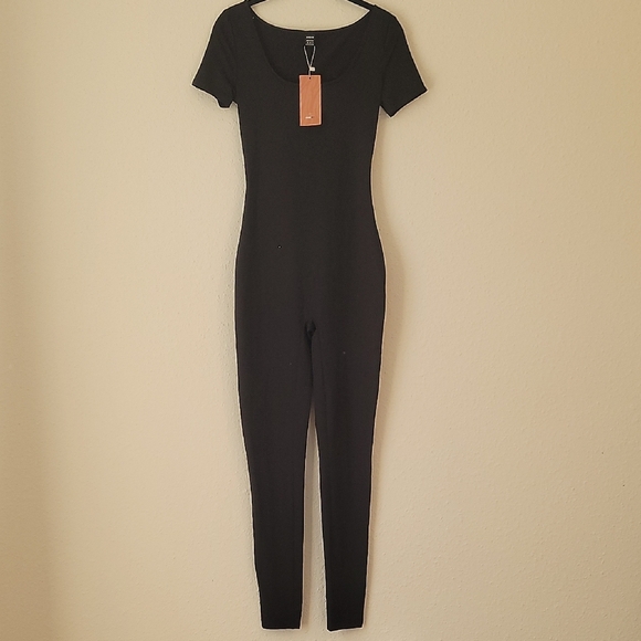 SHEIN Pants - SHEIN Black Fitted Jumpsuit with Short Sleeves Size XS